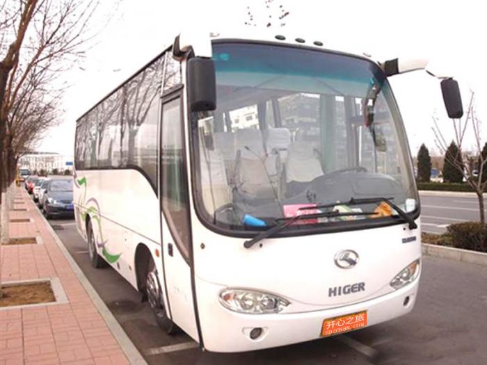 旅游大巴车